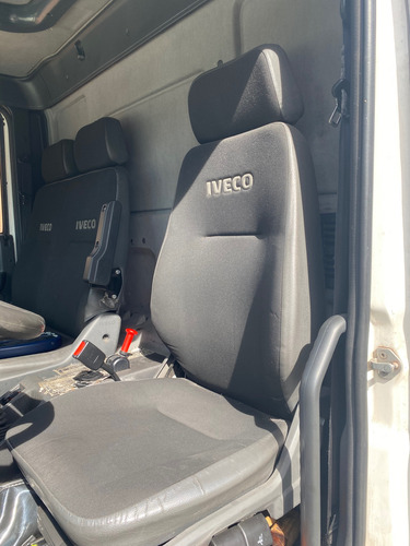 Iveco Tector 170e21 4x2 - 2020 Com Baú