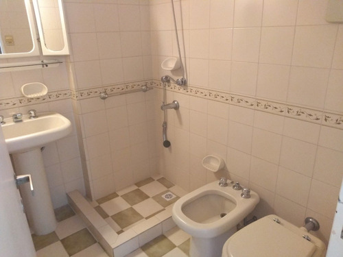 Imagen 16 de 22 de Departamento De 3 Ambientes - A La Calle - Moreno 3100