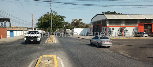 %% Raiza Suarez Vende Local Comercial En Zona Oeste De Barquisimeto 2 5 1 7 6 7 3 Con Muy Buena Ubicación Alta Seguridad Y Con Posibilidad A Construir
