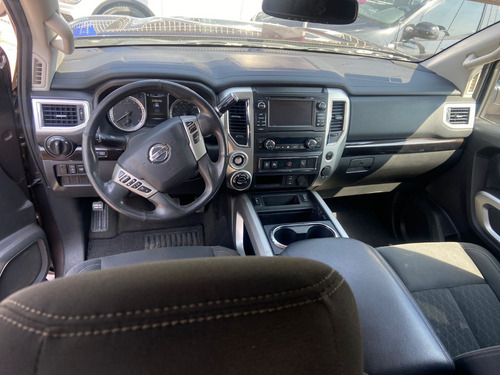 Nissan Titan 2018 Sv 4x4 V8 Aut Dob/cab Enganche $