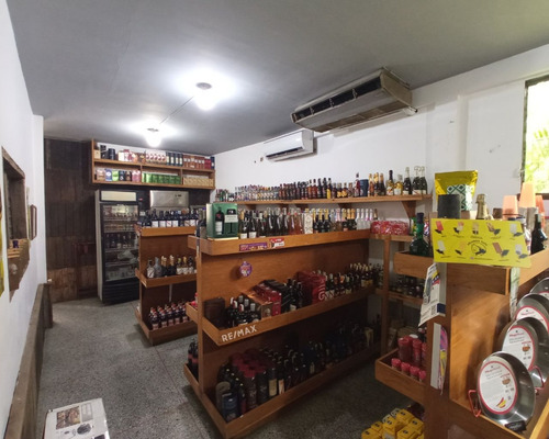 Club De Los Parrilleros, Calle Libertad De Los Robles, Maneiro, Con Tanque, Con Cerca Electrica