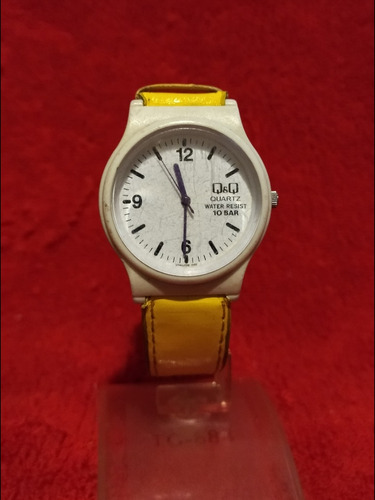 Reloj Náutico Q&q Blanco Con Malla De Cuero Amarilla Wr10bar