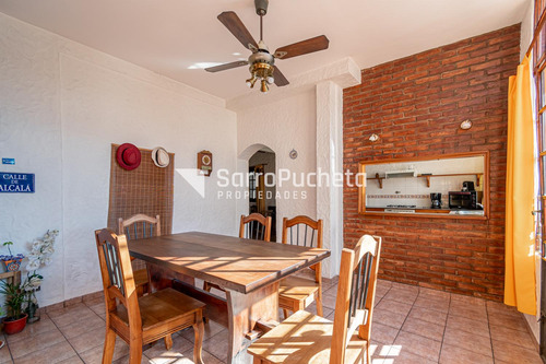 Venta Casa 4 Ambientes Con Piscina Y Quincho En Haedo.