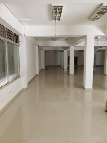 Imagen 2 de 8 de Alquilo Locar Comercial En La Avenida Independencia