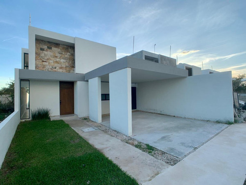 Casa En Venta En Mérida De 3 Recámaras En Privada Nadira, Conkal