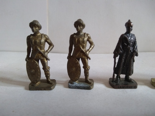 Lote Com 6 Soldadinhos Kinder Antigos ( Ver Fotos ) (Usado)