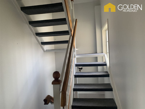 Casa En Venta De 7 Dorm. En Concón
