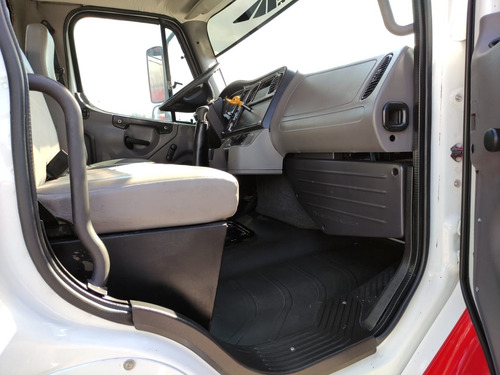 Imagen 6 de 11 de Freightliner M2 Modelo 2013