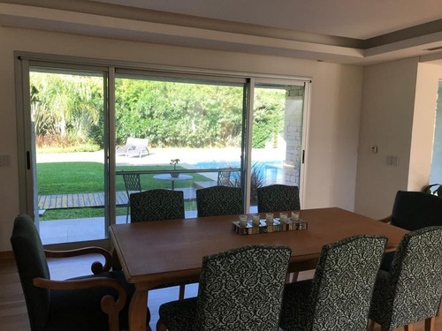 Imagen 6 de 17 de Casa Venta 5 Amb. Parque Y Pileta B Cerrado Casco Leloir