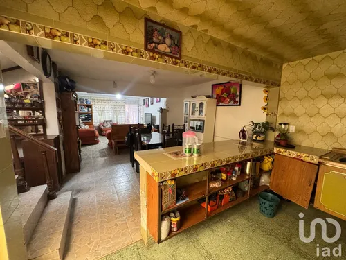 Venta Casa 5 Ambientes Metropolitana Tercera Sección