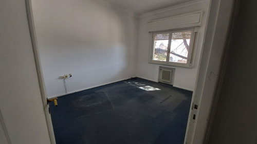 Alquiler Oficina 150m2 En Pocitos, Sobre Av. Brasil