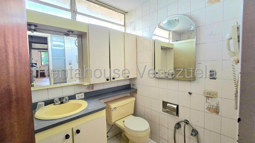 Casa En Calle Cerrada En Venta, Urb. El Marques