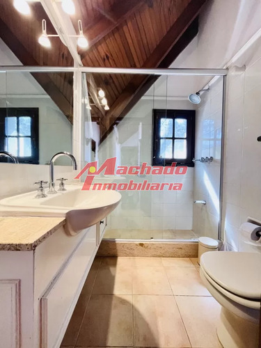 Cómoda Casa De 5 Dormitorios Y Piscina En Punta Del Este