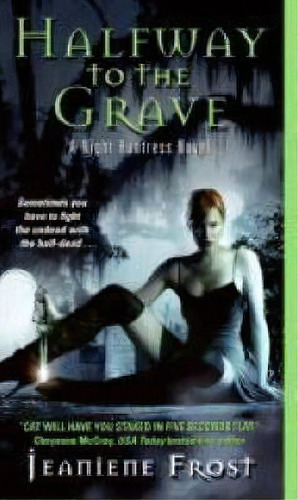 Halfway To The Grave, De Jeaniene Frost. Editorial Harpercollins Publishers Inc, Tapa Blanda En Inglés