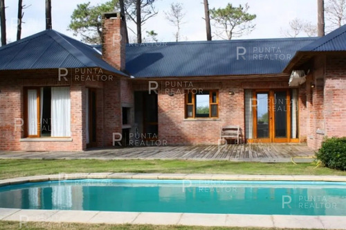 Hermosa Casa Con Piscina, La Juanita, José Ignacio, Uruguay 