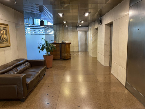 Venta Con Renta Gran Oficina En El Centro Plaza Independencia