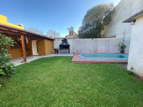 Venta Casa 3 Ambientes Jardín Pileta 2 Cocheras