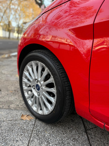 Ford Fiesta Kinetic 1.6 Sedan Titanium Powershift 120cv