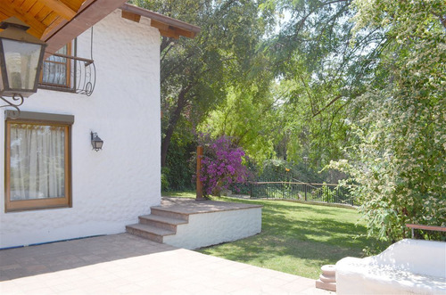 Casa En Venta Lo Barnechea De 5 Dorm. En Lo Barnechea