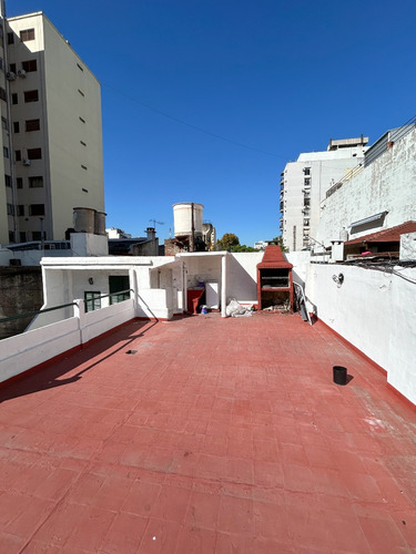 Ph Sobre Avenida De 6 Ambientes Con Destino Comercial