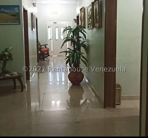 Imagen 3 de 8 de Posada Lista Para Funcionar En Venta Ubicada En Punto Fijo