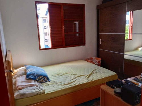 Vendo Apartamento Bem Conservado Com 2 Quartos, Ótimo Local E Bem Barato!