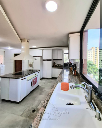 Venta Apartamento Urb. La Soledad, 197mts Exclusivo Maracay Aragua