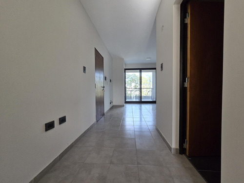 Semipiso De Un Dormitorio, Cocina Sectoriazada, Escritorio, Un Baño Y Dos Balcones, Cochera Opcional