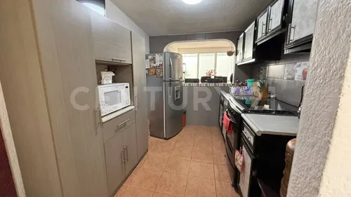 Venta De Casa Remodelada En Jardines De Morelos Secc. Flores
