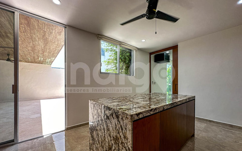Casa En Venta En Mérida En Privada El Origen, Xcanatún