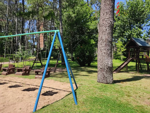 Encantador Apartamento En Arcobaleno, 2 Dormitorios Con Acciones De Piscina, Cochera Y Baulera. Consultenos!