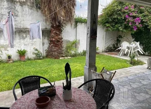Imagen 5 de 8 de Casa 4 Ambientes Venta Hurlingham Oportunidad Barrio Inglés