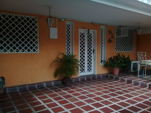 Imagen 2 de 12 de Vendo Comoda Y Hermosa Casa En Urb. Las Delicias. 04243252273