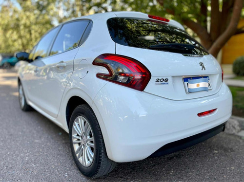 Imagen 5 de 8 de Peugeot 208 1.5 Allure Touchscreen 2016