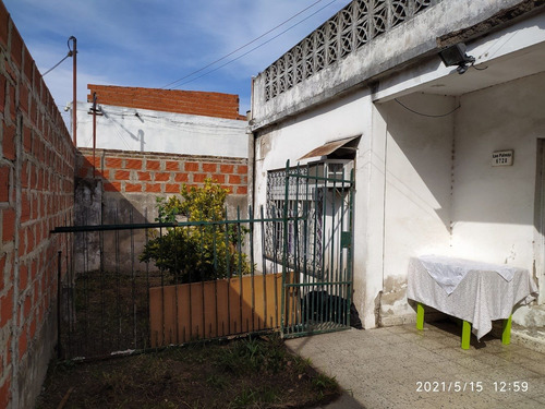 Imagen 8 de 11 de Venta De Amplia Casa 3 Ambientes Con Fondo Libre Y Cochera