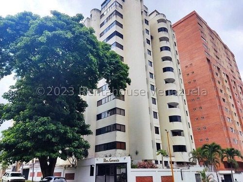 Excelente Oportunidad Apartamento Ubicado Piso Bajo, Dos Habitaciones, Maletero, En Perfectas Condiciones