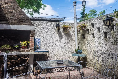 Casa En Venta De 2 Dormitorios C/ Cochera En Flor De Maroñas