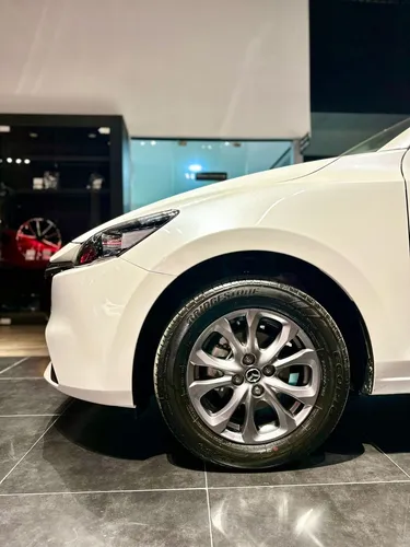 Mazda 2 Sedan Touring Automatico Paño Ipm 2025