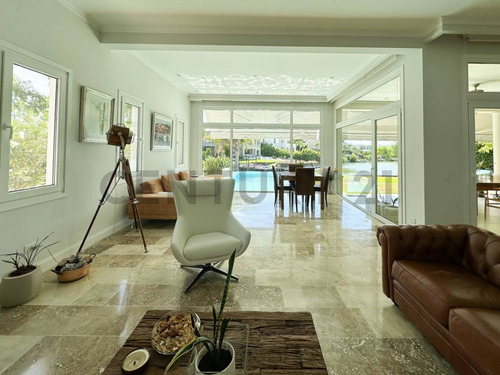 Impecable Casa En Alquiler Amoblado En Cabos Del Lago.