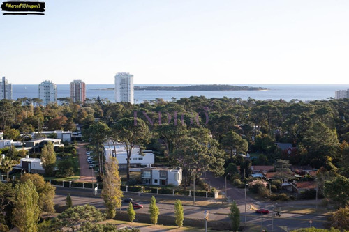 Departamento En Torre Full Amenitites En Punta Del Este, 2 Dormitorios Y 2 Baños