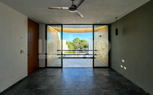 Casa En Venta En Mérida En Privada Soluna, Temozón Norte