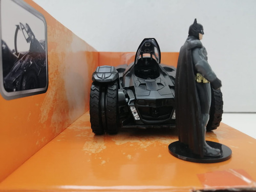 Jada Batman Arkham Knight Batmobile & Batman Escala 1:24 Negro (Usado)