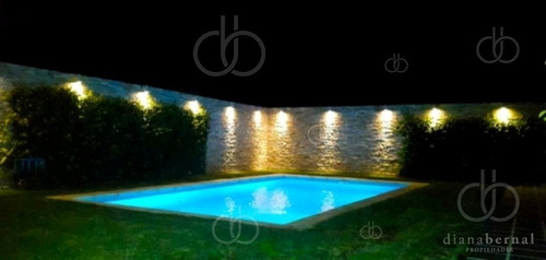 Imagen 2 de 30 de Casa En Mansa, Punta Del Este, 5 Dormitorios, Piscina Y Vista Al Mar.