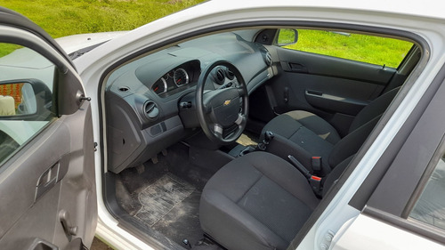 Imagen 10 de 15 de Chevrolet Aveo 2018 1.6 Ls Mt