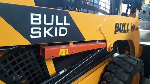 Imagen 5 de 15 de Minicargadora Bull - Mod Av490 - Motor Kubota - Financiación