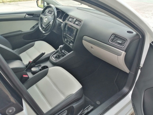 Imagen 12 de 15 de Volkswagen Jetta 2017 2.5 Sportline Tiptronic At