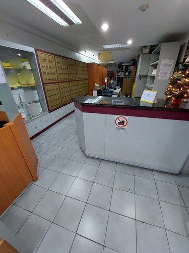 Imagen 3 de 10 de Best House Traspasa Local Comercial En El Centro Comercial La Cascada, Carrizal.