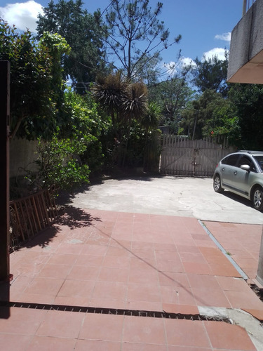 Zona América Hermosa Casa Con Gran Terreno Ubicada A Metros De Ruta 8 Y Parada De Omnibus