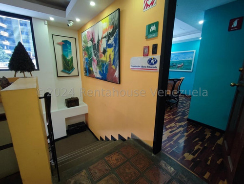 Los Chaguaramos !! Hermosa E Impecable Casa Acondicionada Para Uso De Oficina Y Comercial, 780 M2 Terreno, 828 M2 Const., 8 Oficinas, 5 Baños, 10 Pe, A/a, Sistemas De Seguridad. Excelente Ubicación !!