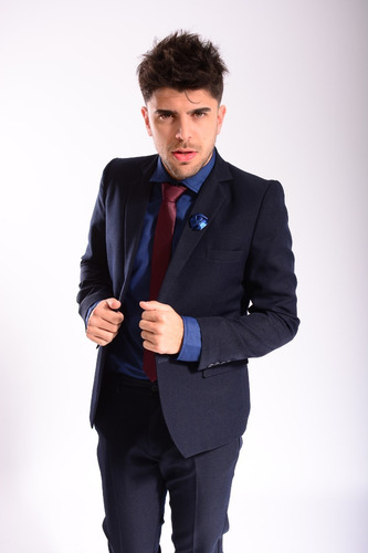 Imagen 2 de 4 de Traje Azul Marino Camisa Moño